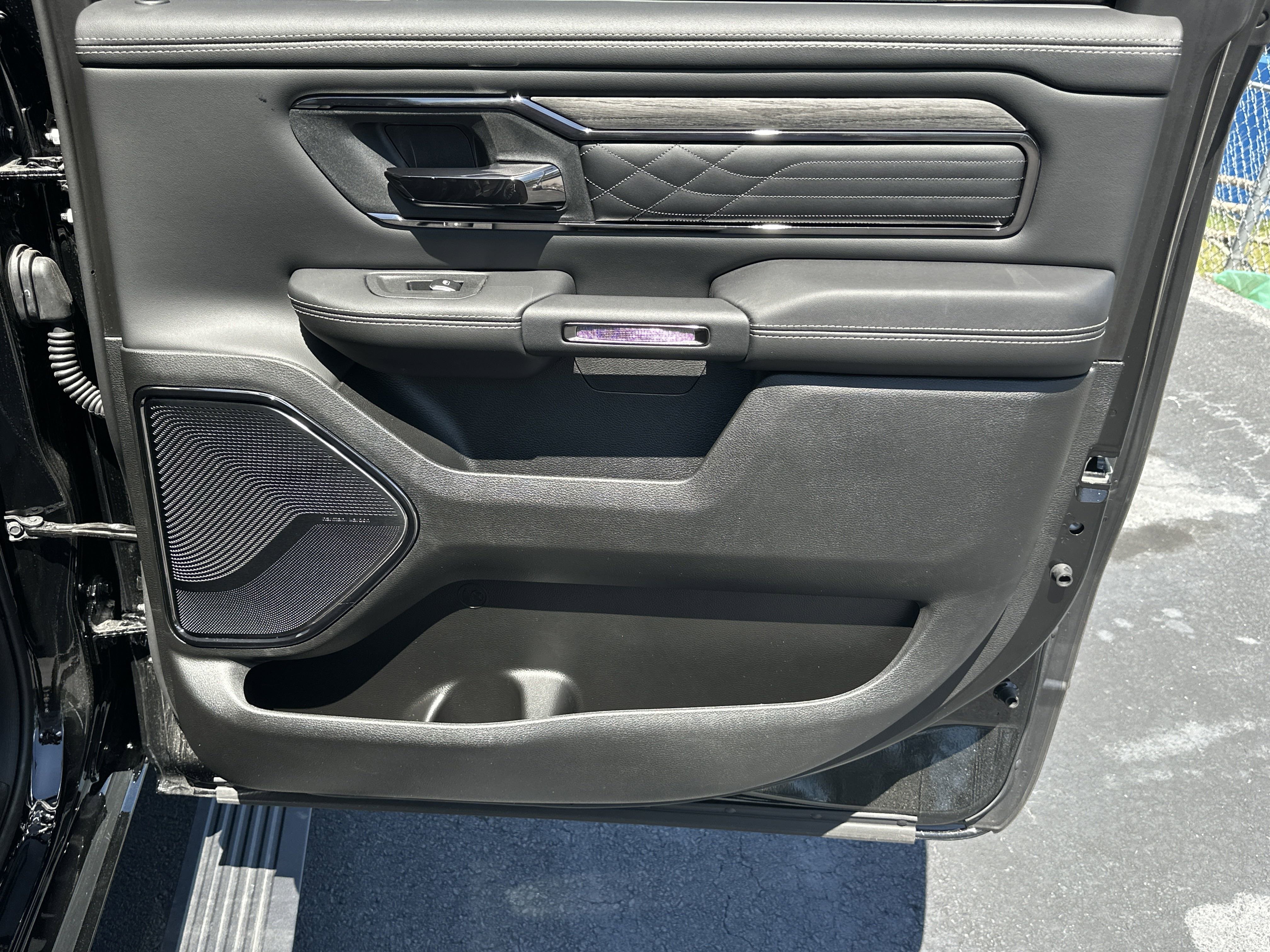 2025 RAM 1500 Limited - Photo 18