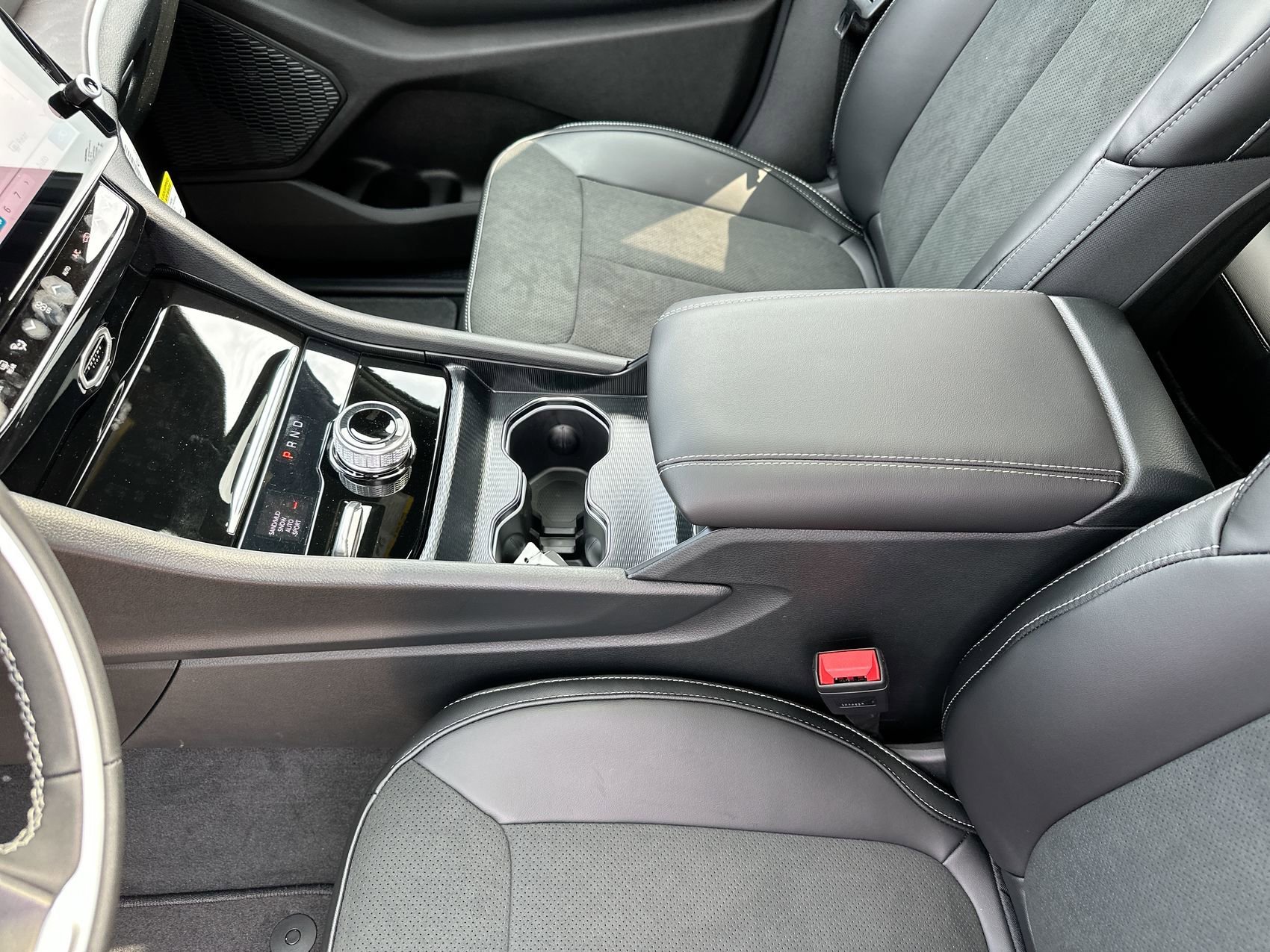 New 2026 Bright White Clearcoat Jeep Laredo Altitude image 21