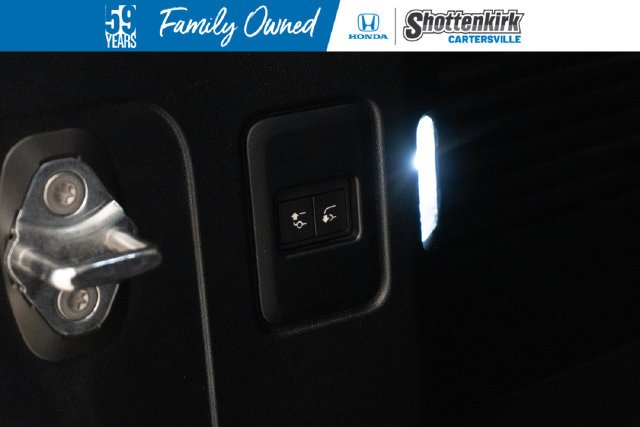Used 2025  Land Rover S image 40