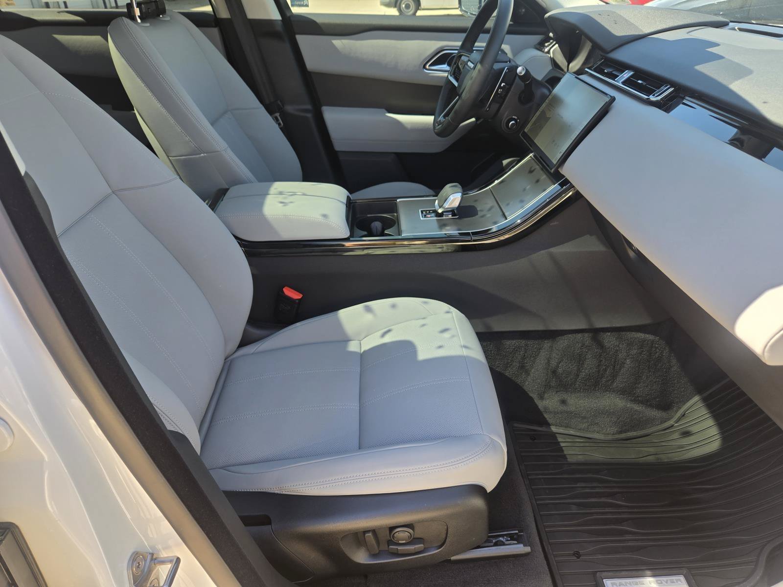 Used 2025 Fuji White Land Rover Dynamic SE image 43