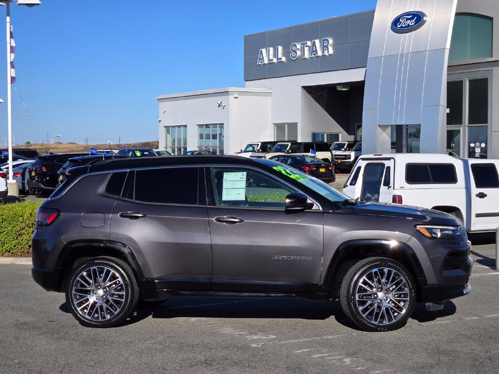 Used 2022 Gray Jeep Limited image 3