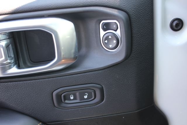 Used 2025 White Jeep Sahara image 18
