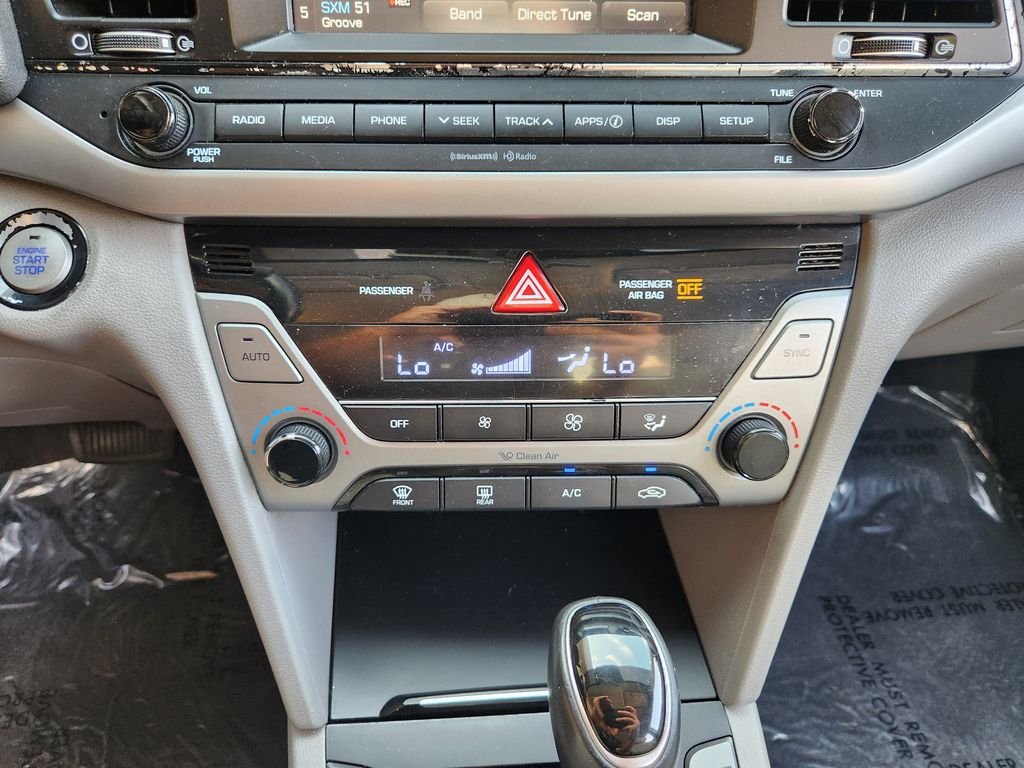 Used 2017  Hyundai SE image 20