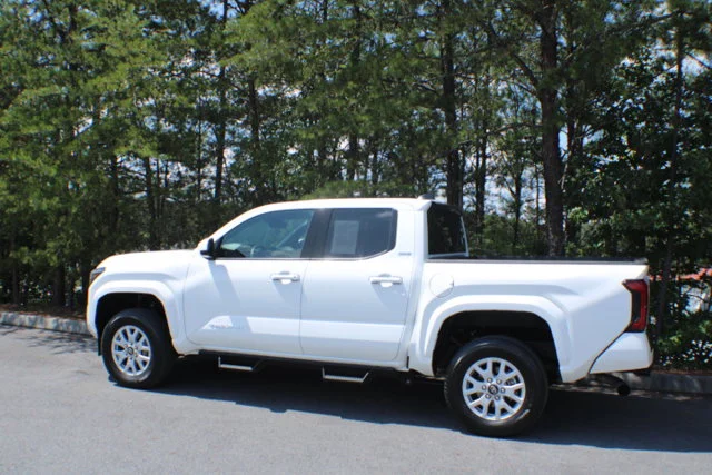 Used 2024 Ice Cap Toyota SR5 image 3