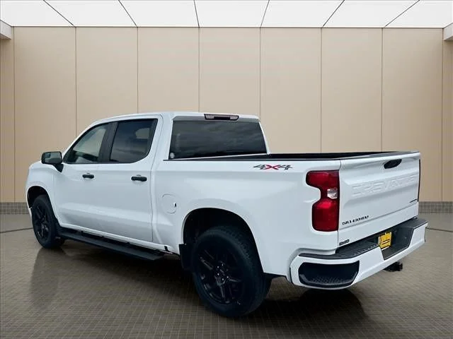 Used 2022 White Chevrolet Custom image 4