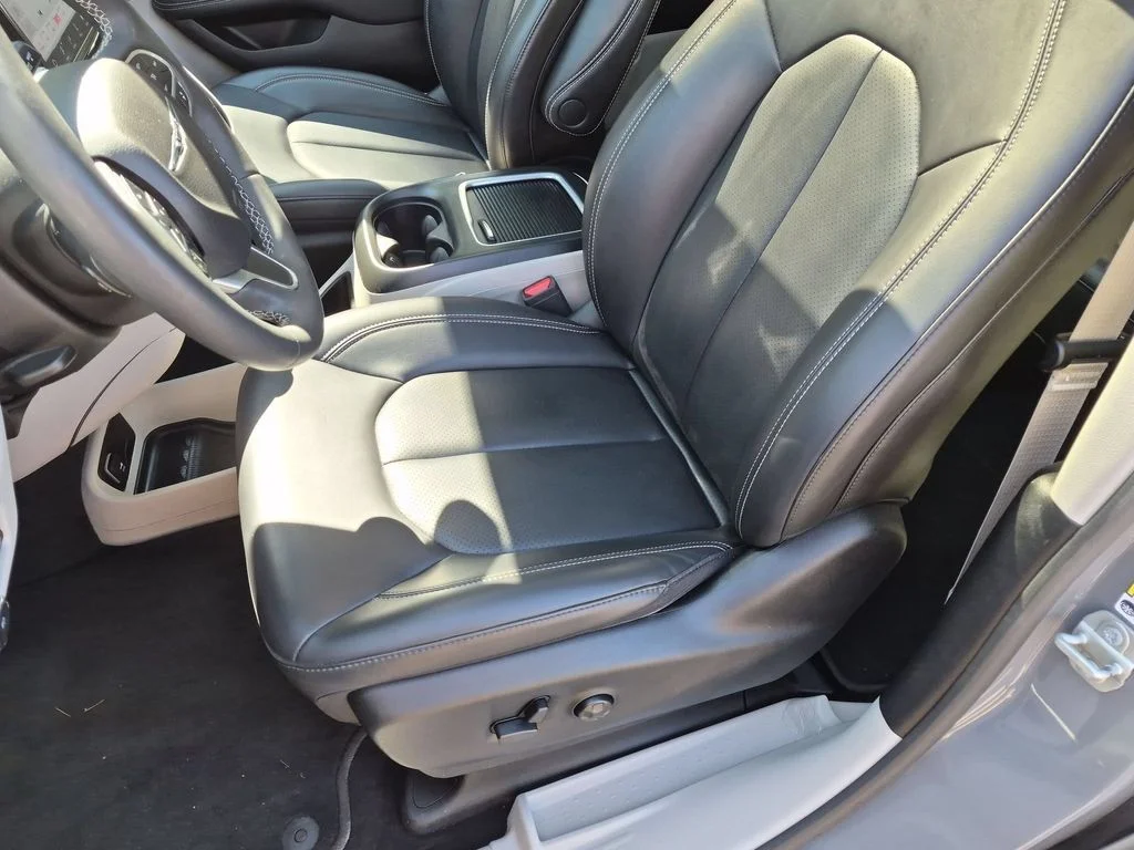 Used 2023 White Chrysler Touring L image 24