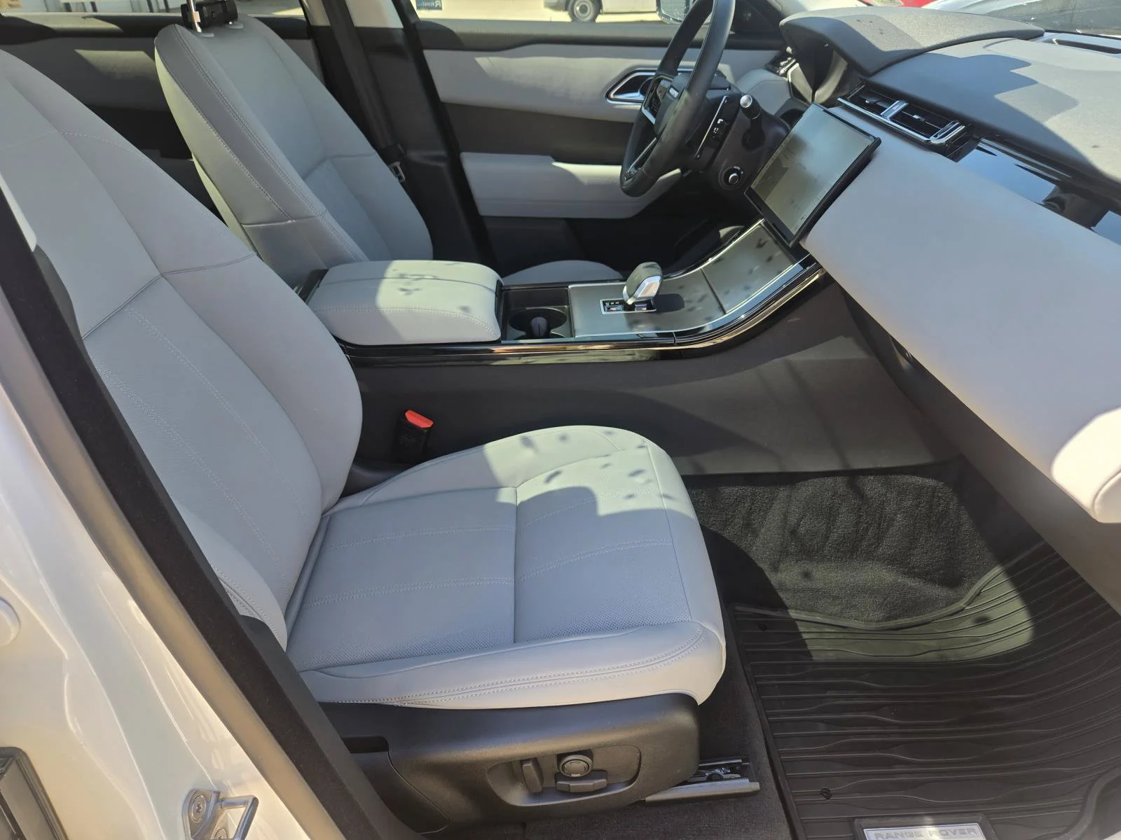 Certified Used 2025 Fuji White Land Rover Dynamic SE image 43