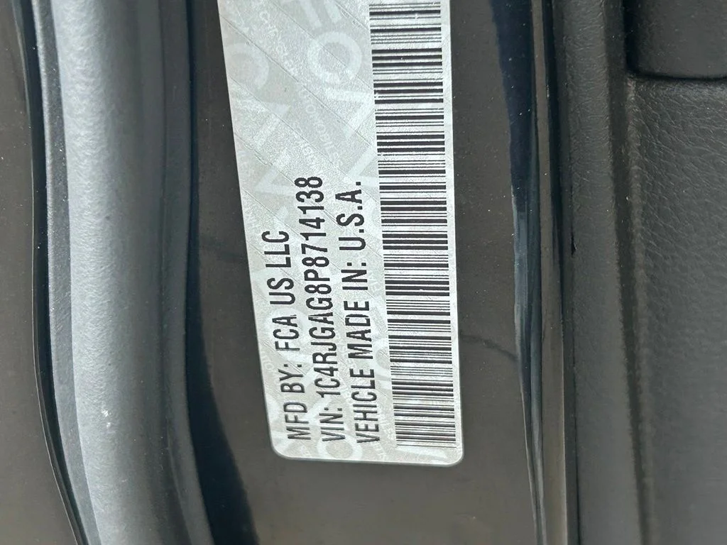 Used 2023 Diamond Black Crystal Pearlcoat Jeep Altitude image 48
