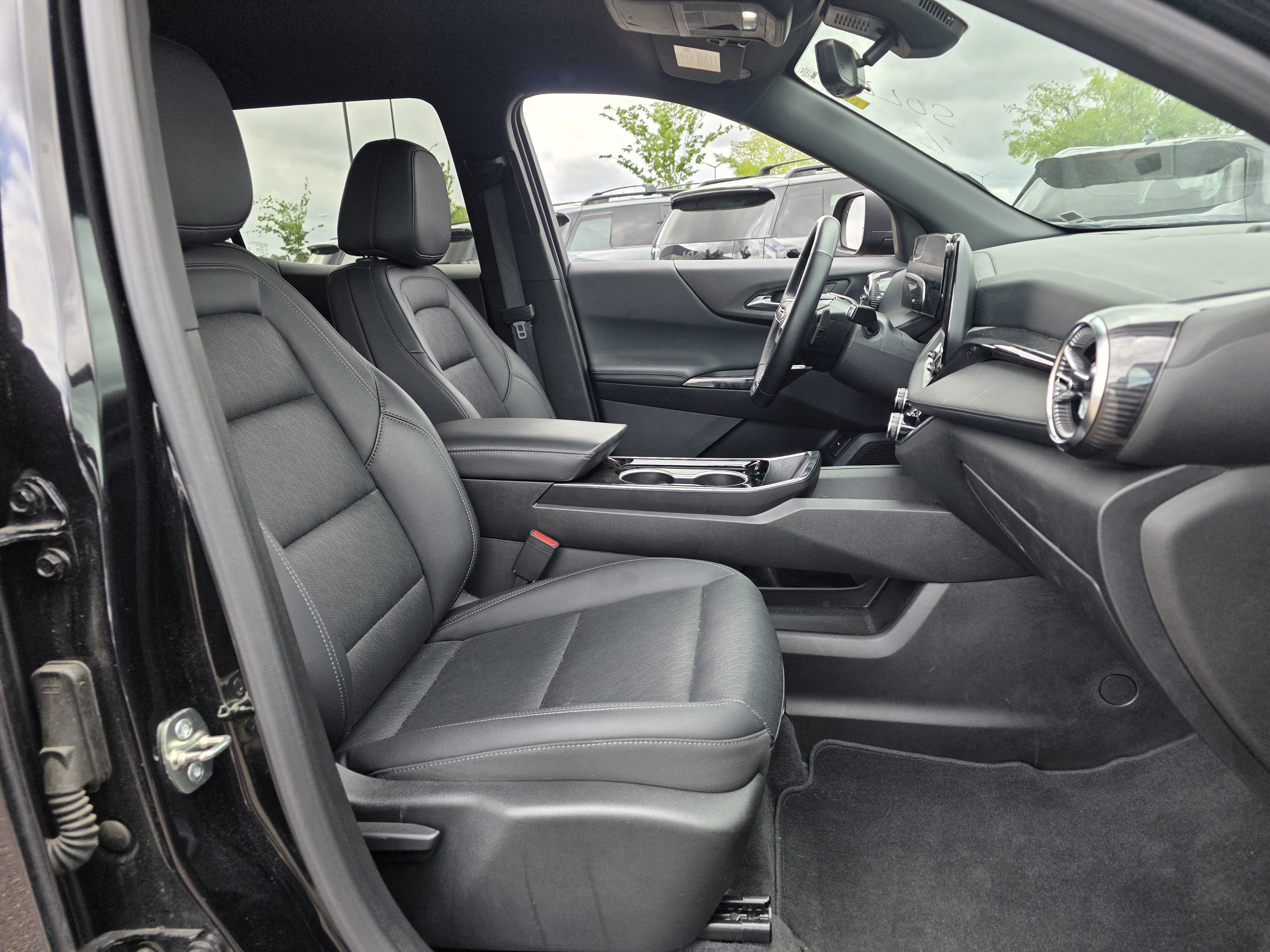 Used 2025 Mosaic Black Metallic Chevrolet AWD LT image 27