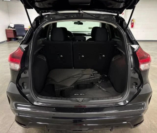 Used 2023 Super Black Nissan SV image 3