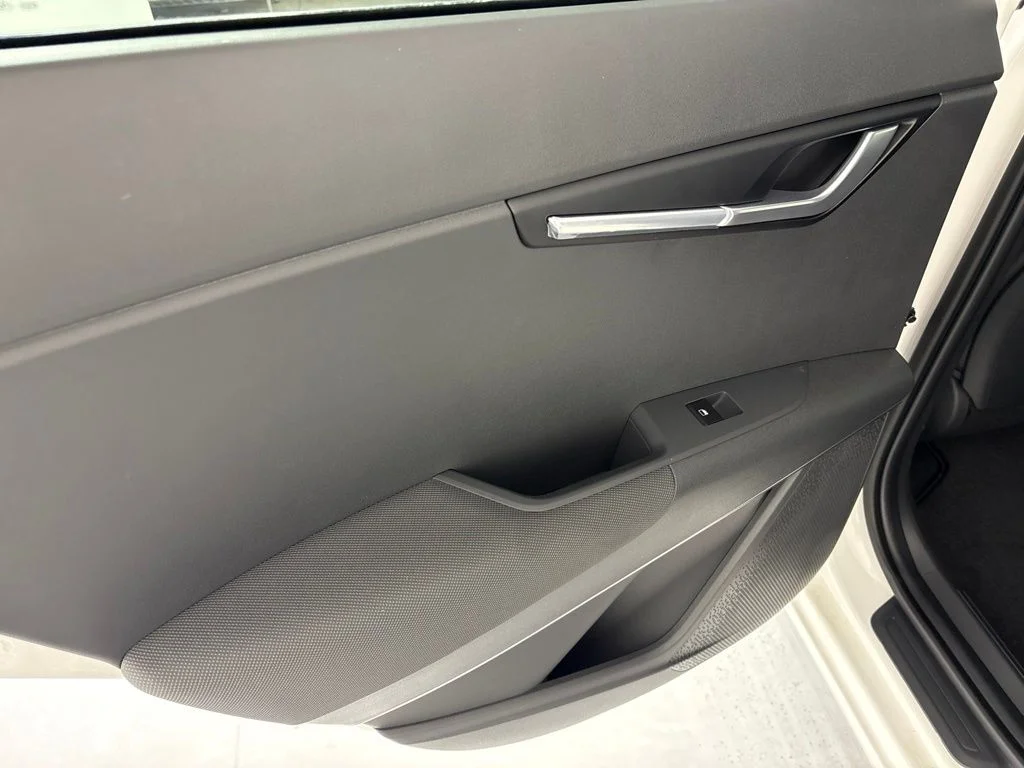 New 2026 Snow White Pearl Kia WIND image 22