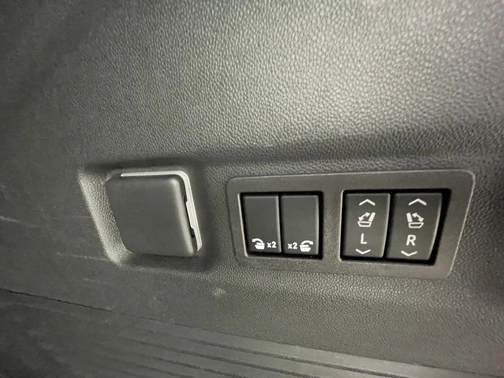 Used 2023 Black Chevrolet High Country image 8