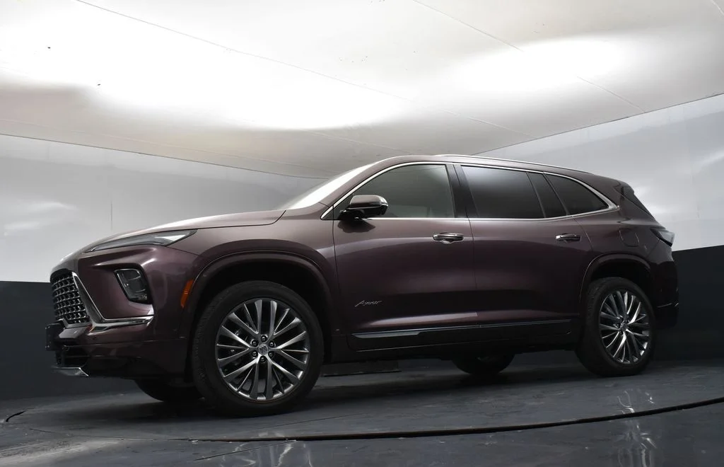 Certified Used 2026 Purple Buick Avenir image 34