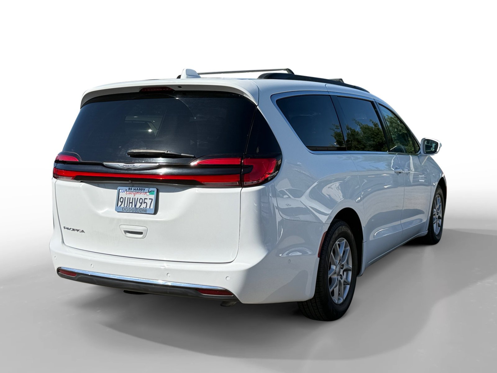 Used 2022 Bright White Clearcoat Chrysler Touring L image 5
