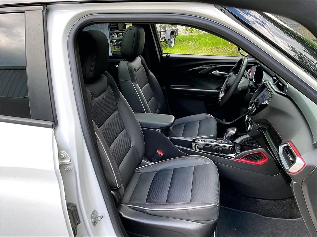 Used 2021 Summit White Chevrolet RS image 11