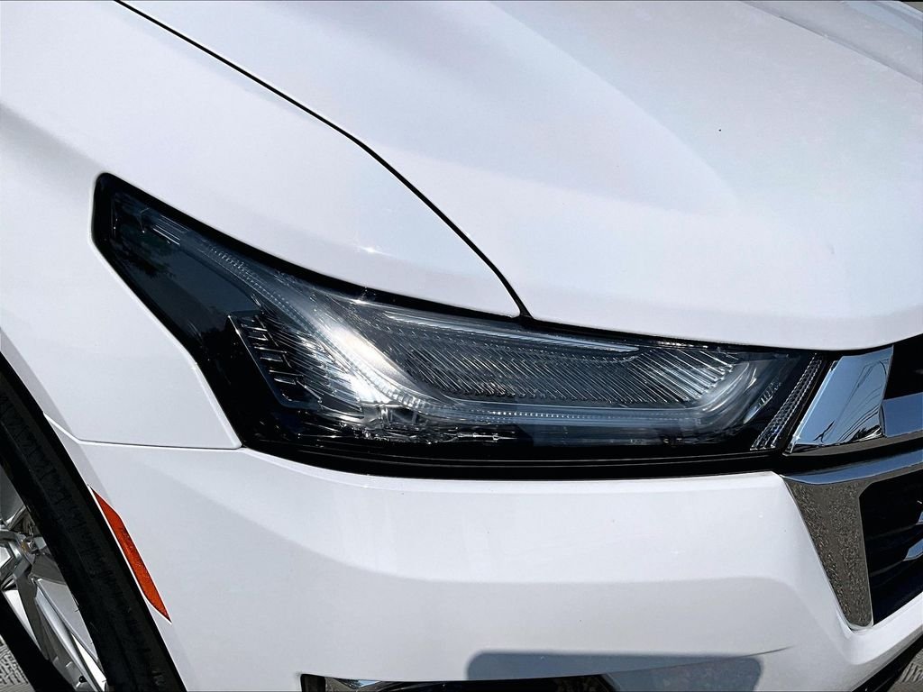 Used 2023 White Chevrolet LT image 32