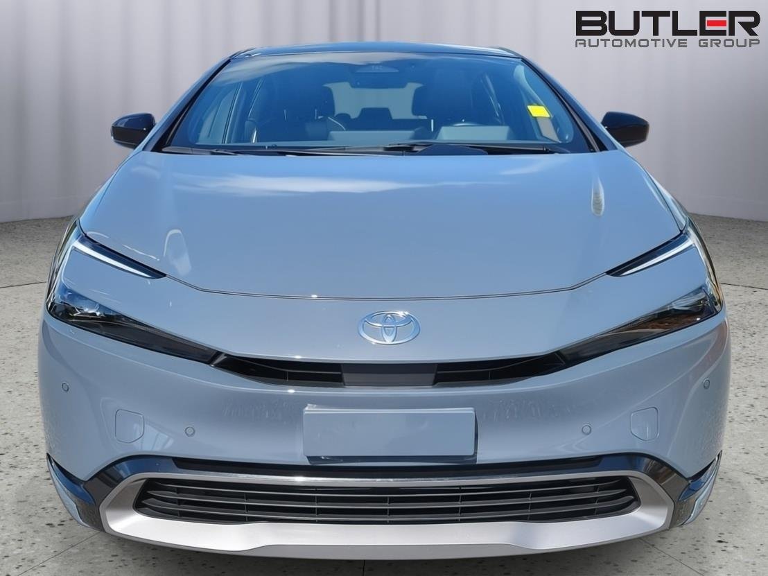 Used 2025 Guardian Gray Toyota Limited image 5