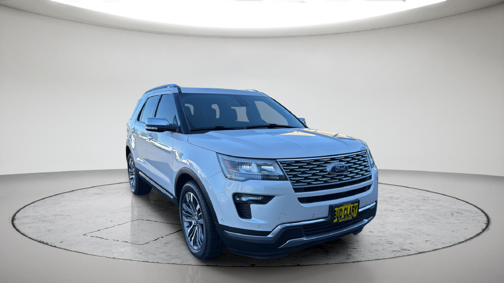 Used 2019 White Platinum Clearcoat Metallic Ford Platinum image 4
