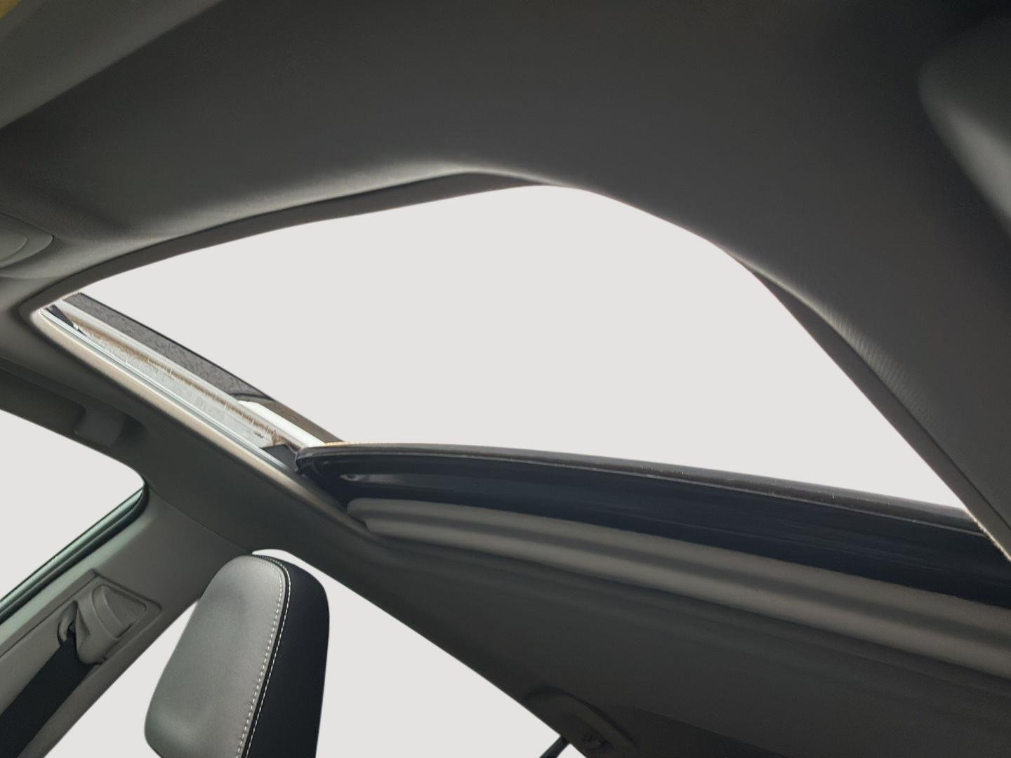 Used 2018 Silver Sky Metallic Toyota XLE image 6