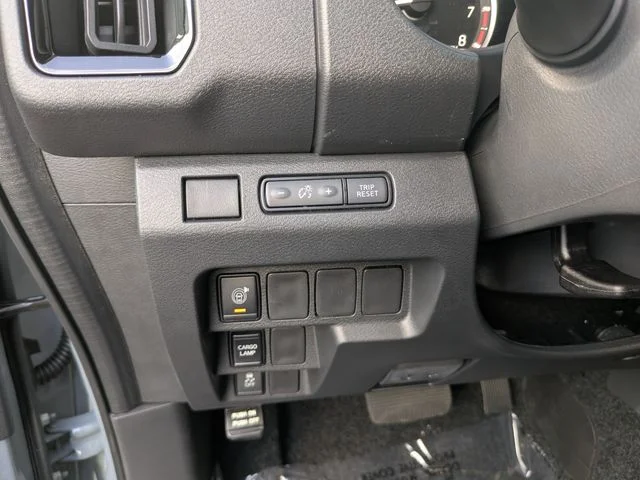 New 2026 Boulder Gray Pearl Nissan Crew Cab SV image 23