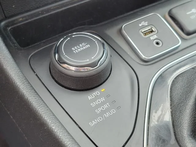 Used 2019 Green Jeep Limited image 31