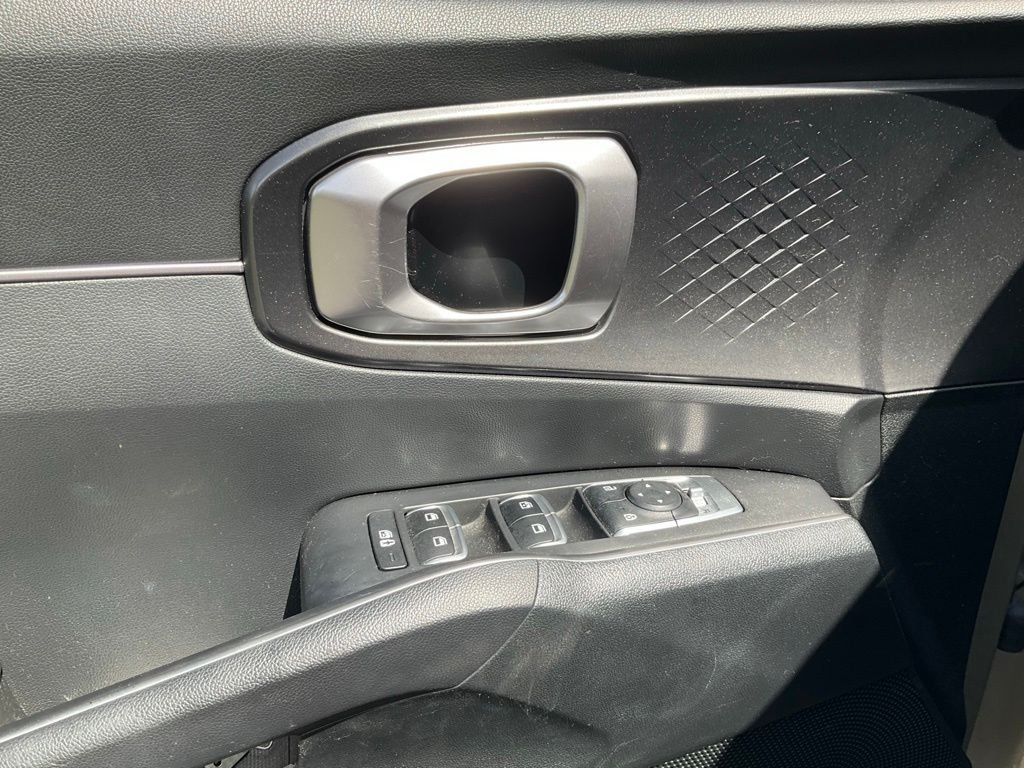 Used 2021 Crystal Beige Kia S image 13