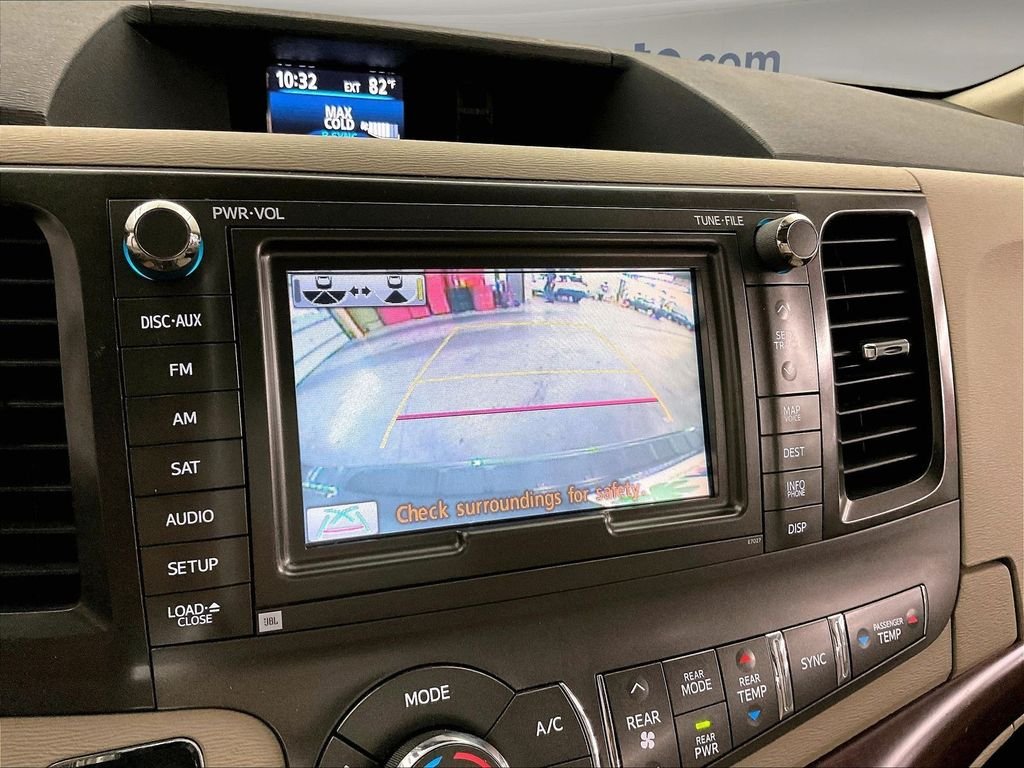 Used 2011 Green Toyota Limited image 25