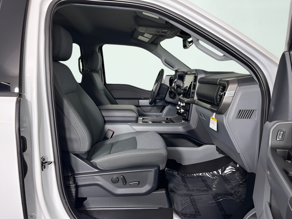 New 2026 Oxford White Ford XLT image 12