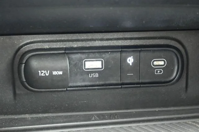 Used 2023 Black Kia X-Line image 27