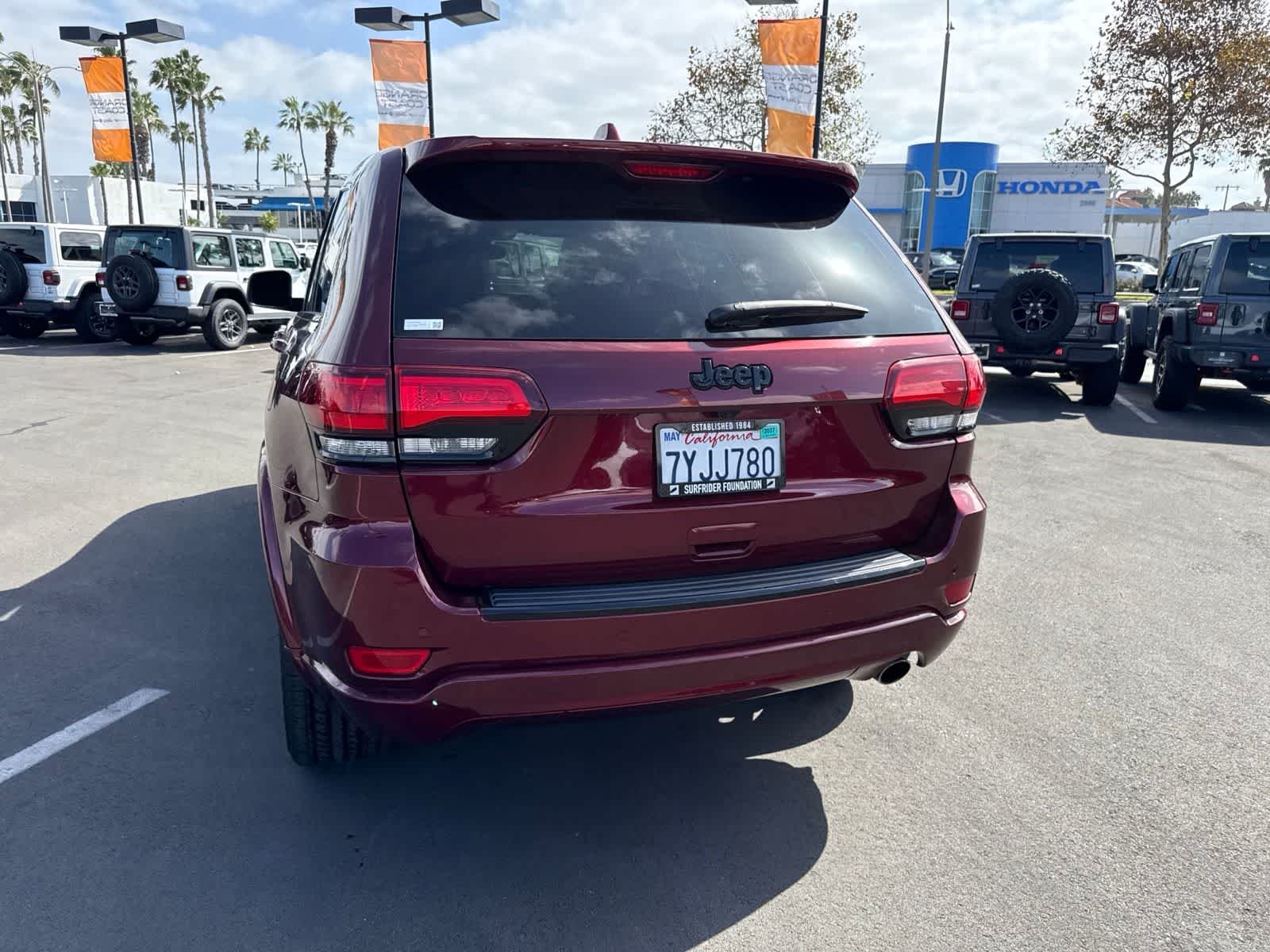 Used 2017 Velvet Red Pearlcoat Jeep Altitude image 19