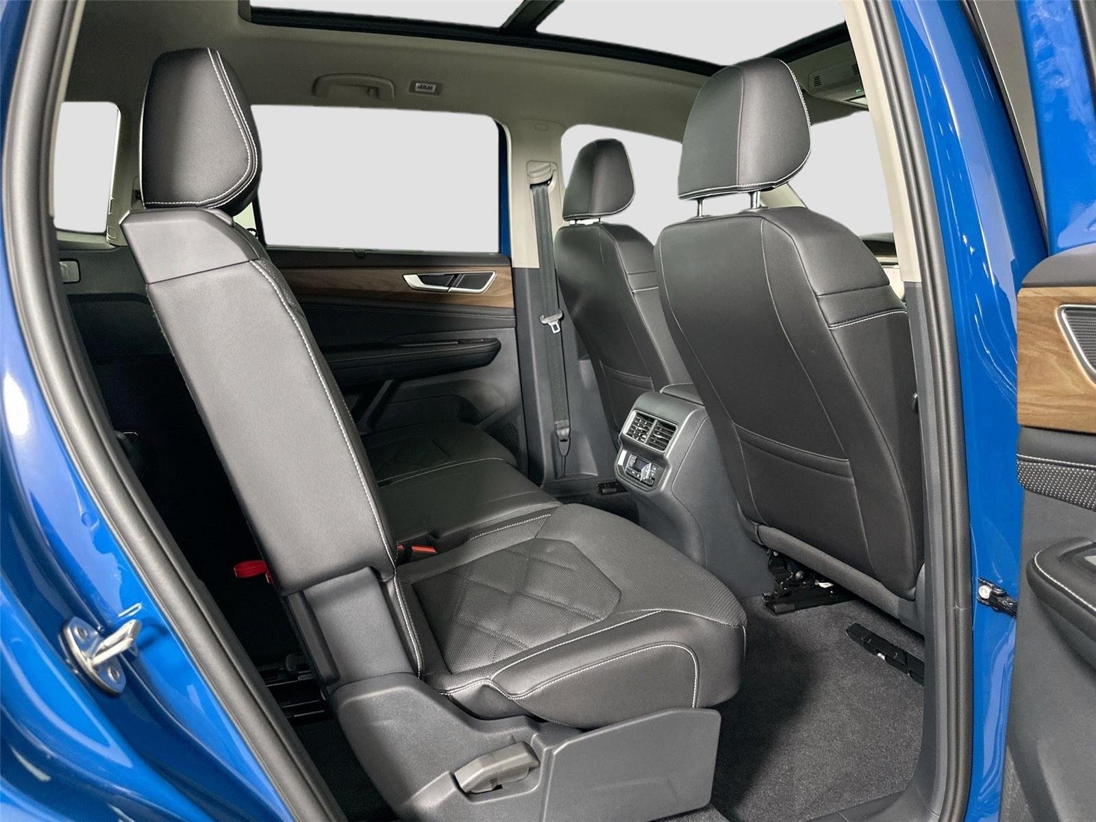 New 2026 Mountain Lake Blue Metallic Volkswagen 2.0T SE w/Technology image 22