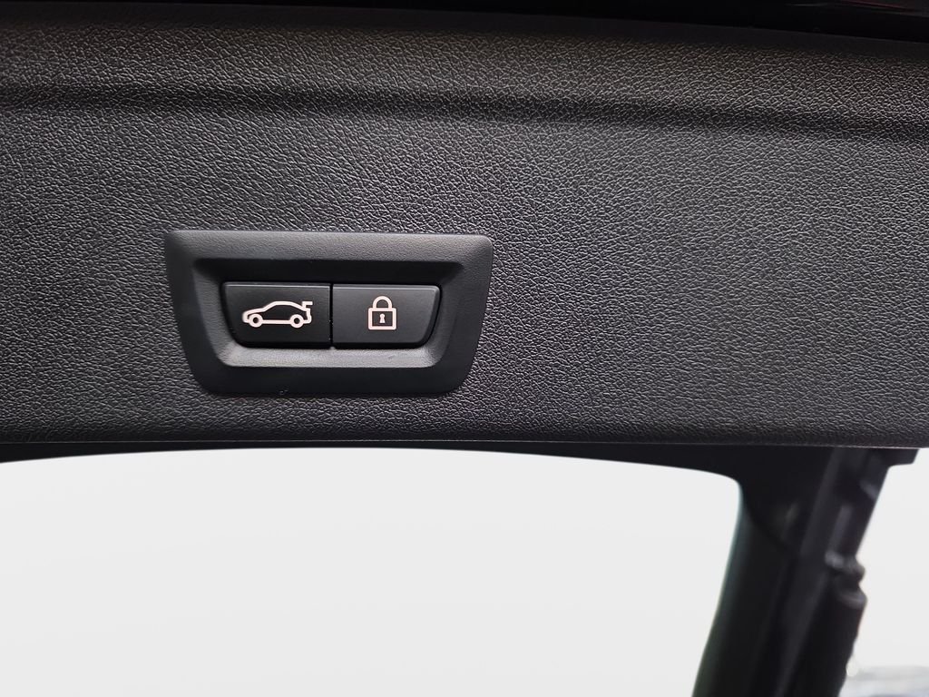 Used 2023 Black BMW M50i image 16