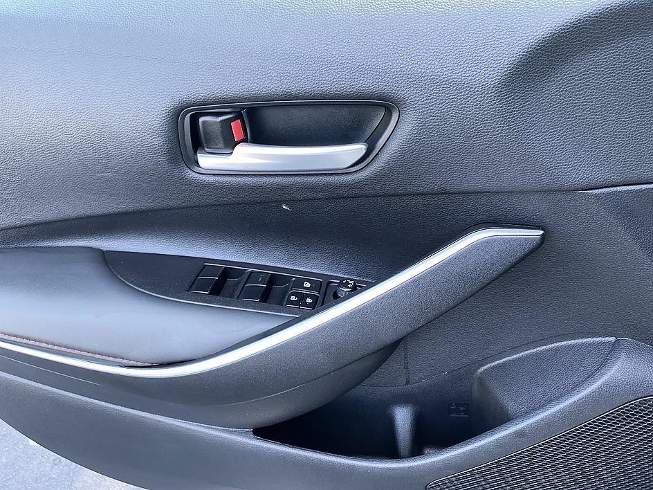 Used 2025 Classic Silver Metallic Toyota SE image 9