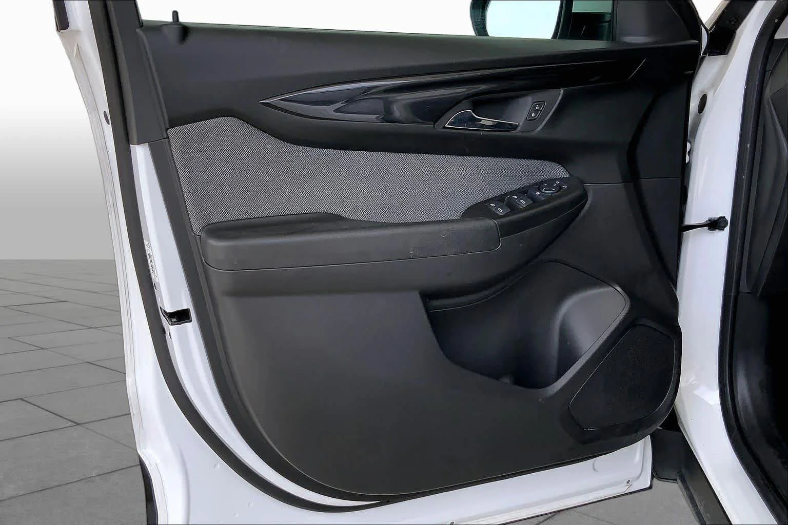 Used 2025 Summit White Chevrolet LT image 22