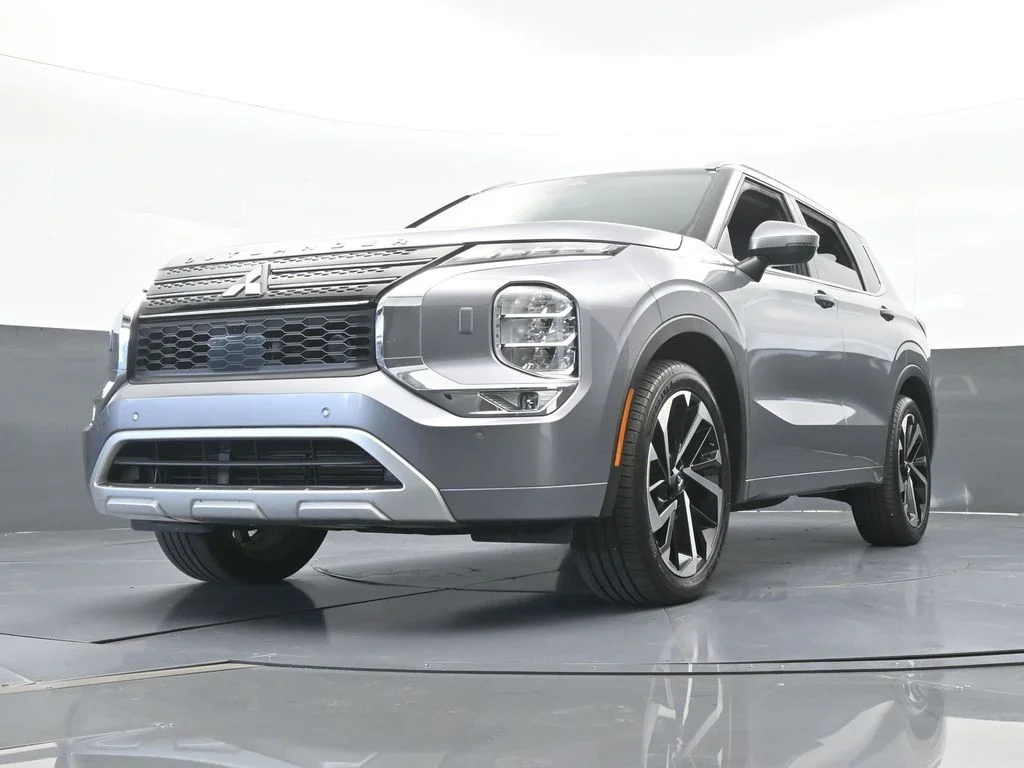 Used 2022 Silver Mitsubishi SEL image 59