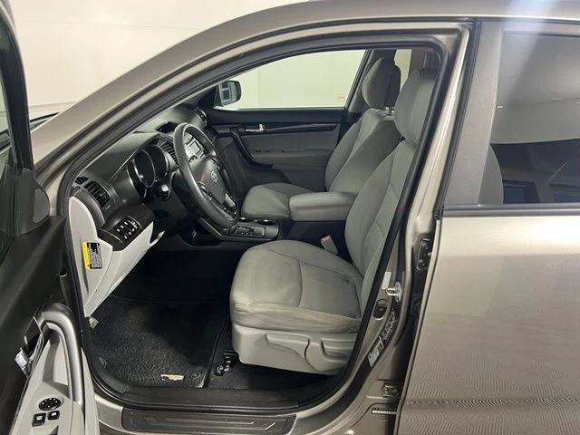 Used 2011 Silver Kia LX image 20
