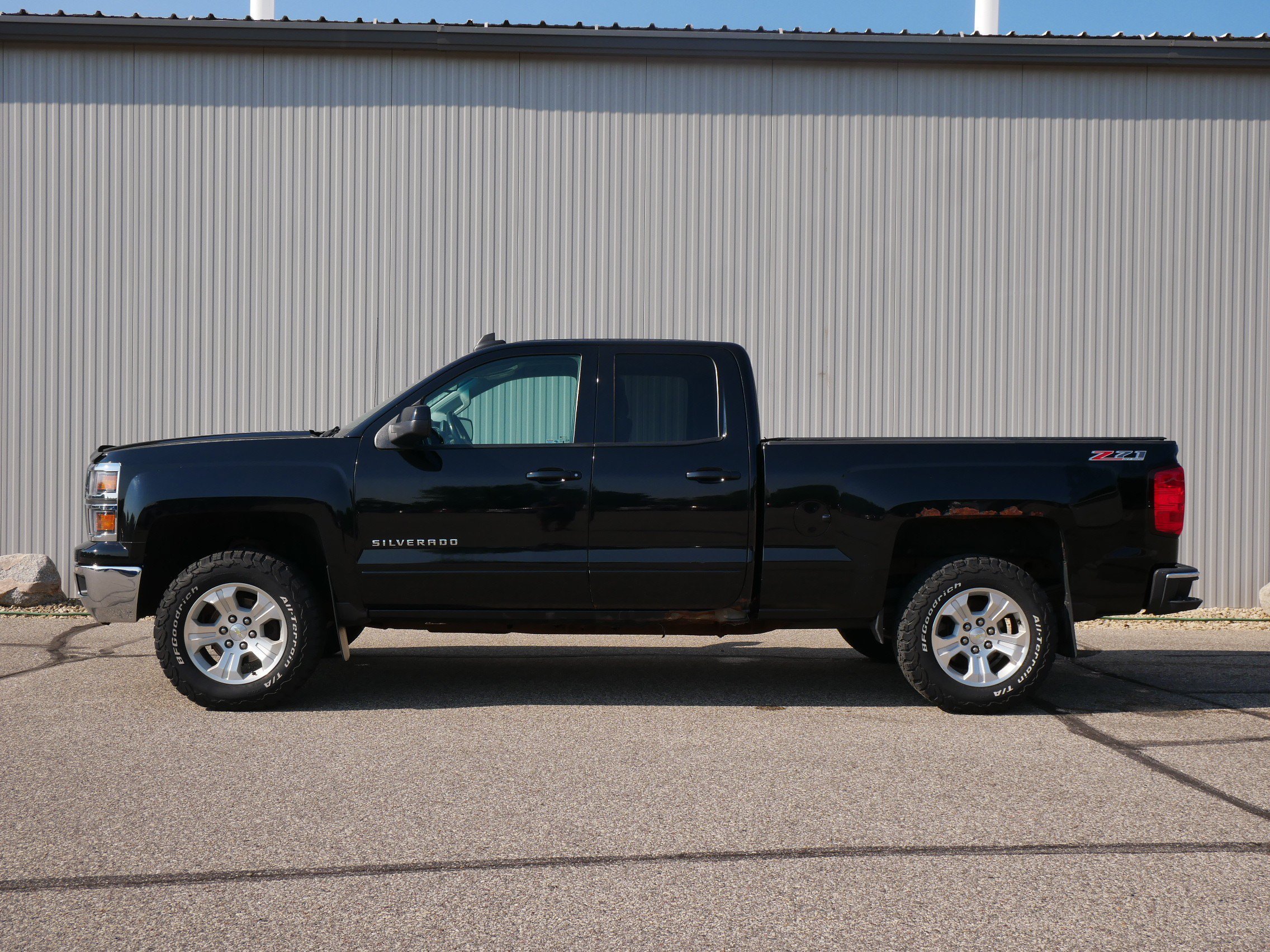 Used 2015 Chevrolet Silverado 1500 LT with VIN 1GCVKREC5FZ357363 for sale in Hastings, Minnesota