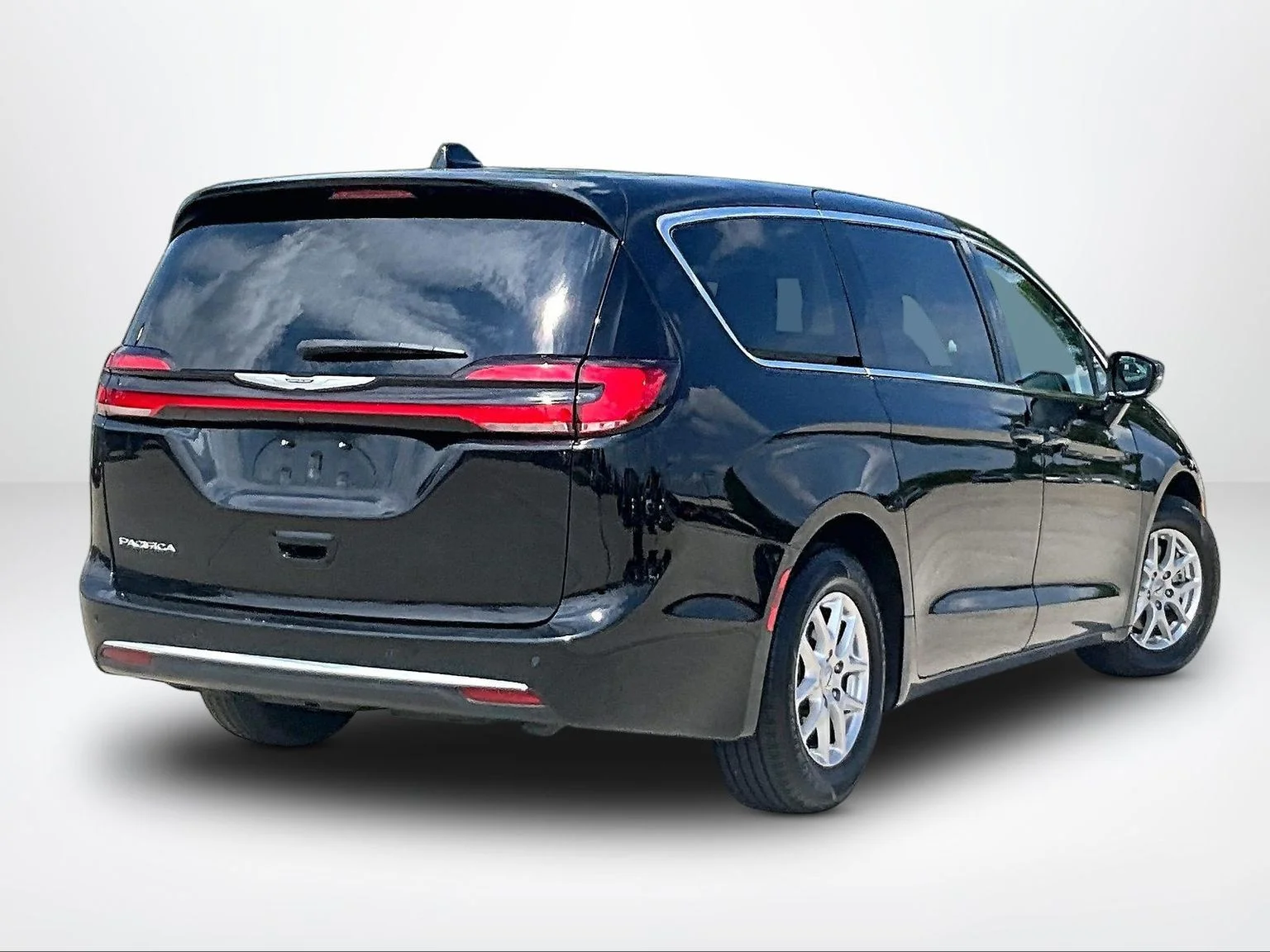 Used 2024 Black Chrysler Touring L image 3