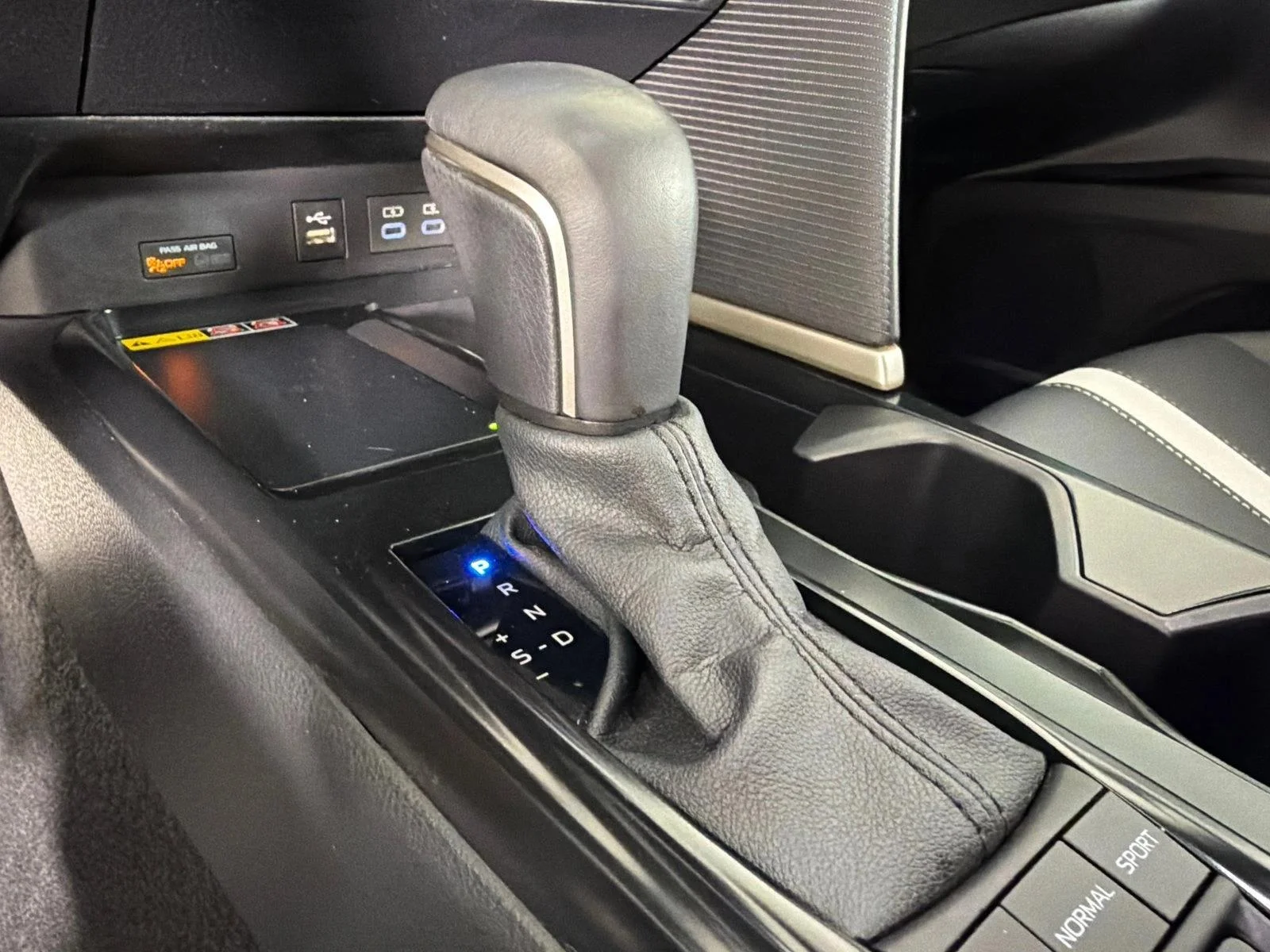Used 2025 Midnight Black Metallic Toyota SE image 30