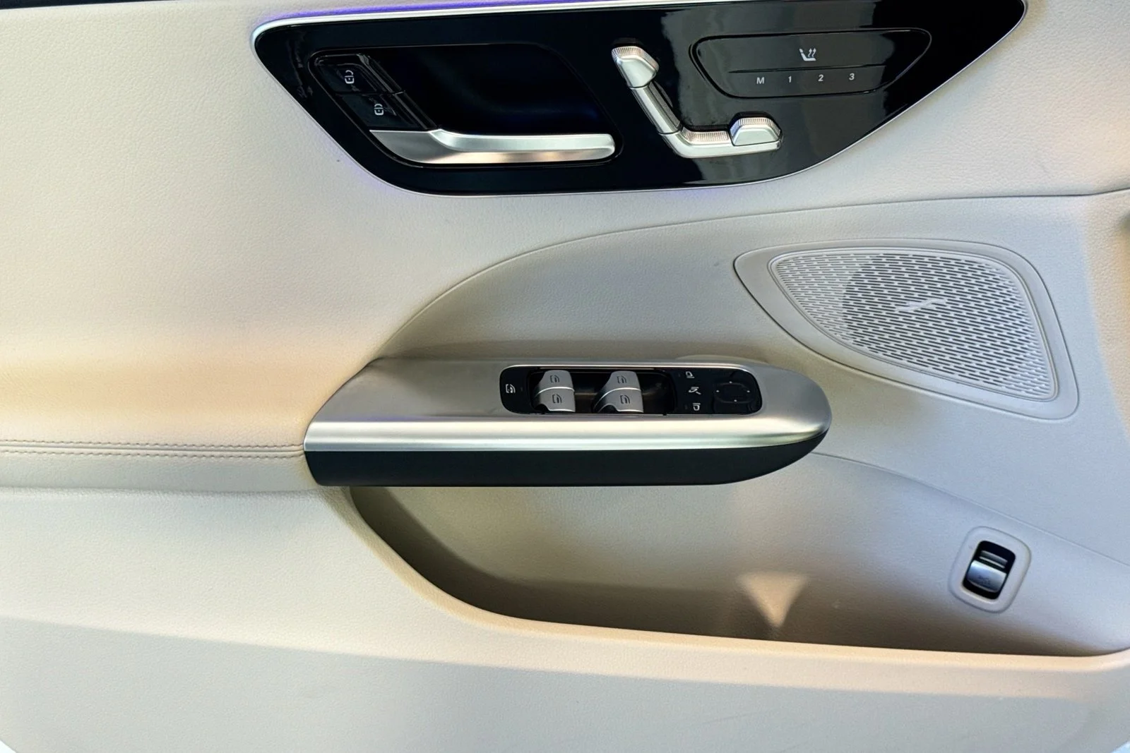 Used 2024 Polar White Mercedes-Benz C 300 image 17