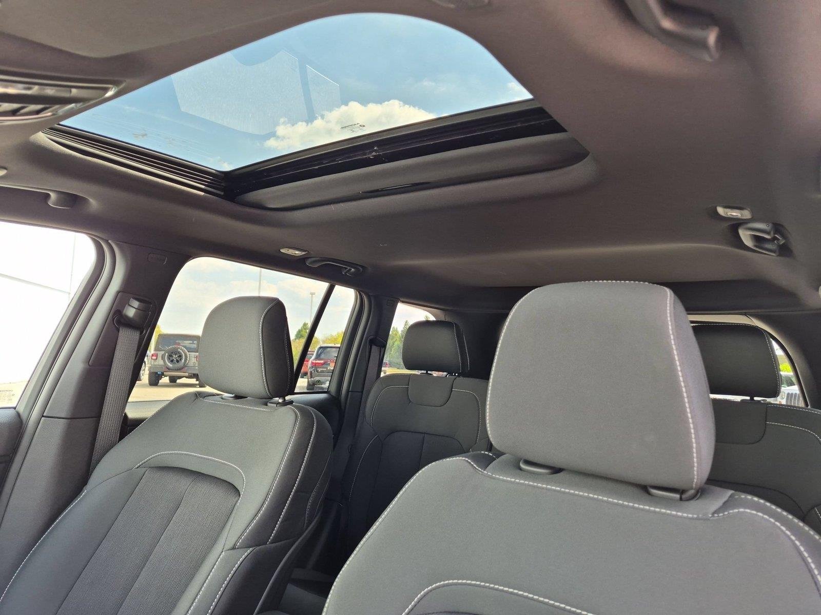 New 2026 Baltic Gray Metallic Clear-Coat Exterior Paint Jeep Laredo X image 29