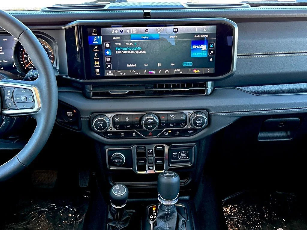 2025 Jeep Wrangler 4-Door Sahara - Photo 21