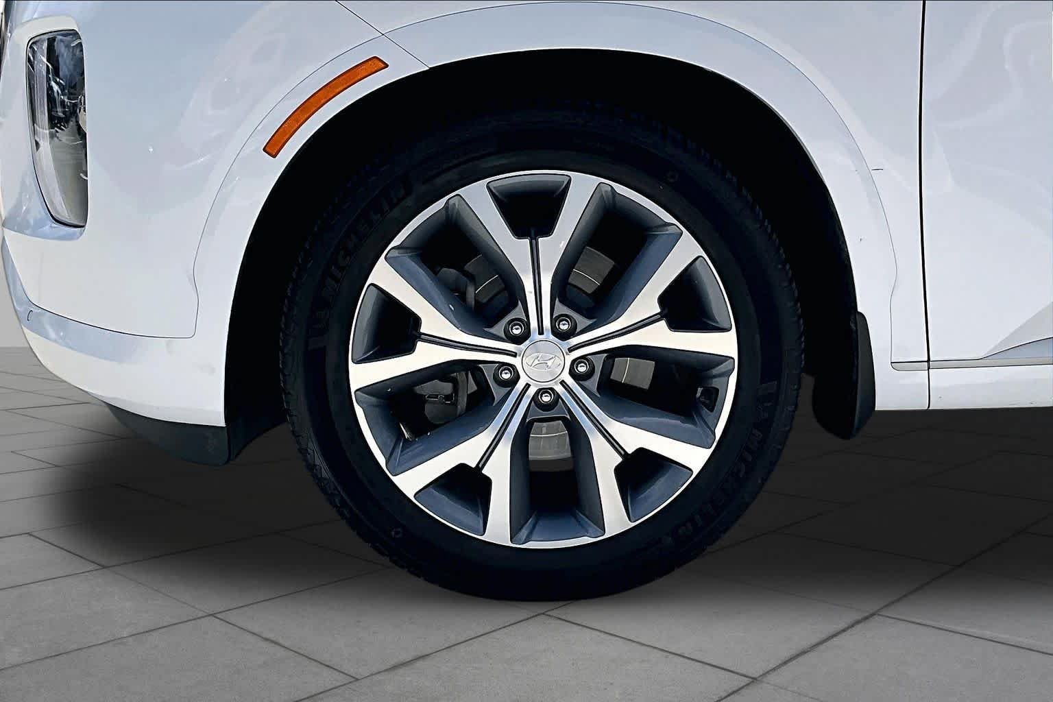 Used 2021 Hyper White Hyundai Limited image 10