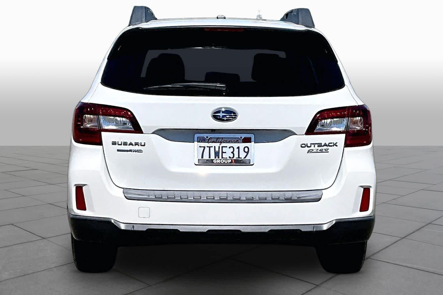 Used 2015 Crystal White Pearl Subaru 2.5i Premium image 4