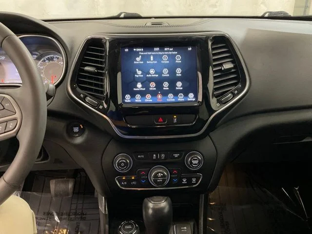Used 2022 Silver Jeep Limited image 17