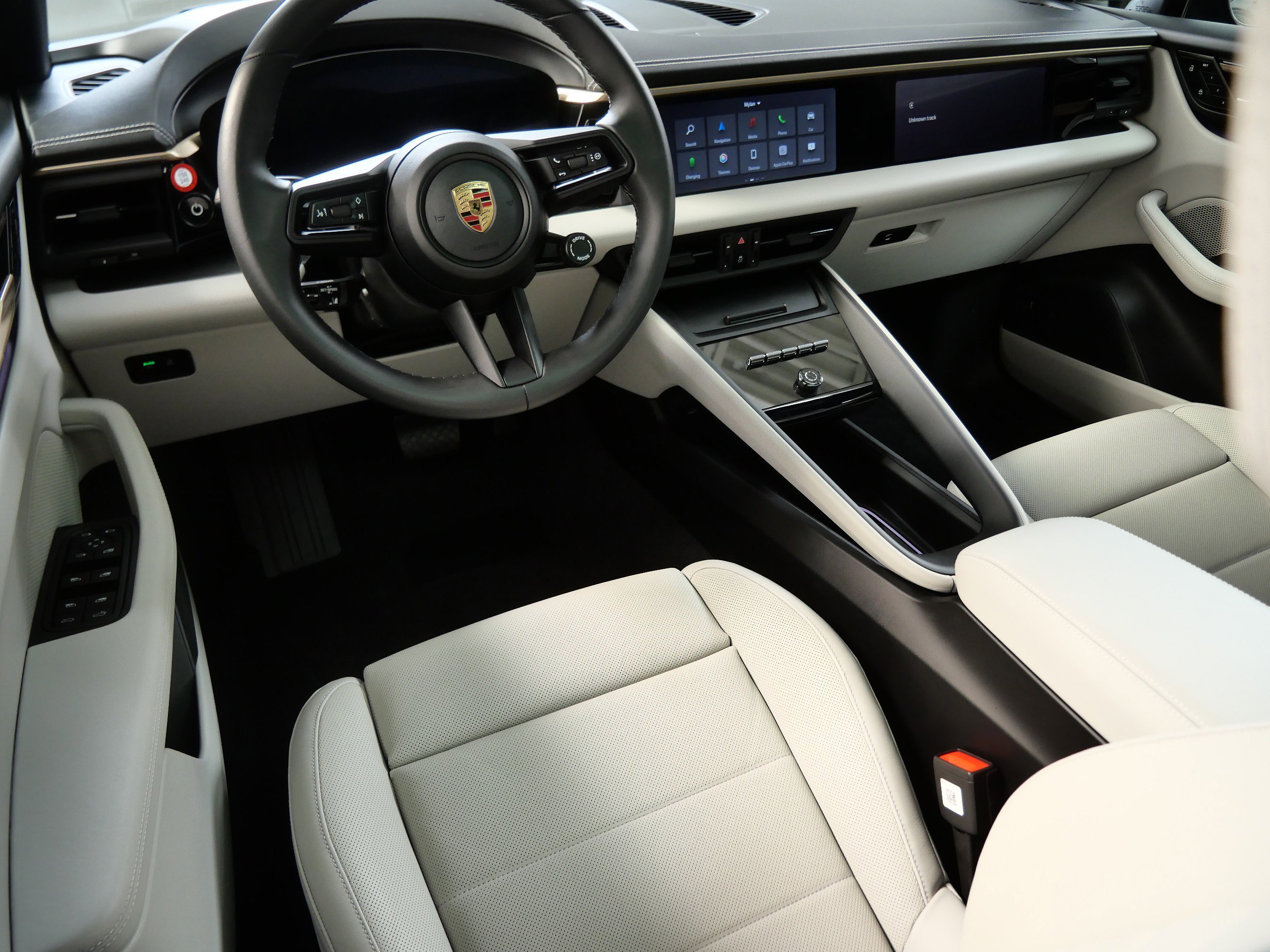 Used 2024 Porsche Macan Base with VIN WP1AA2XA0RL000521 for sale in Minnetonka, Minnesota