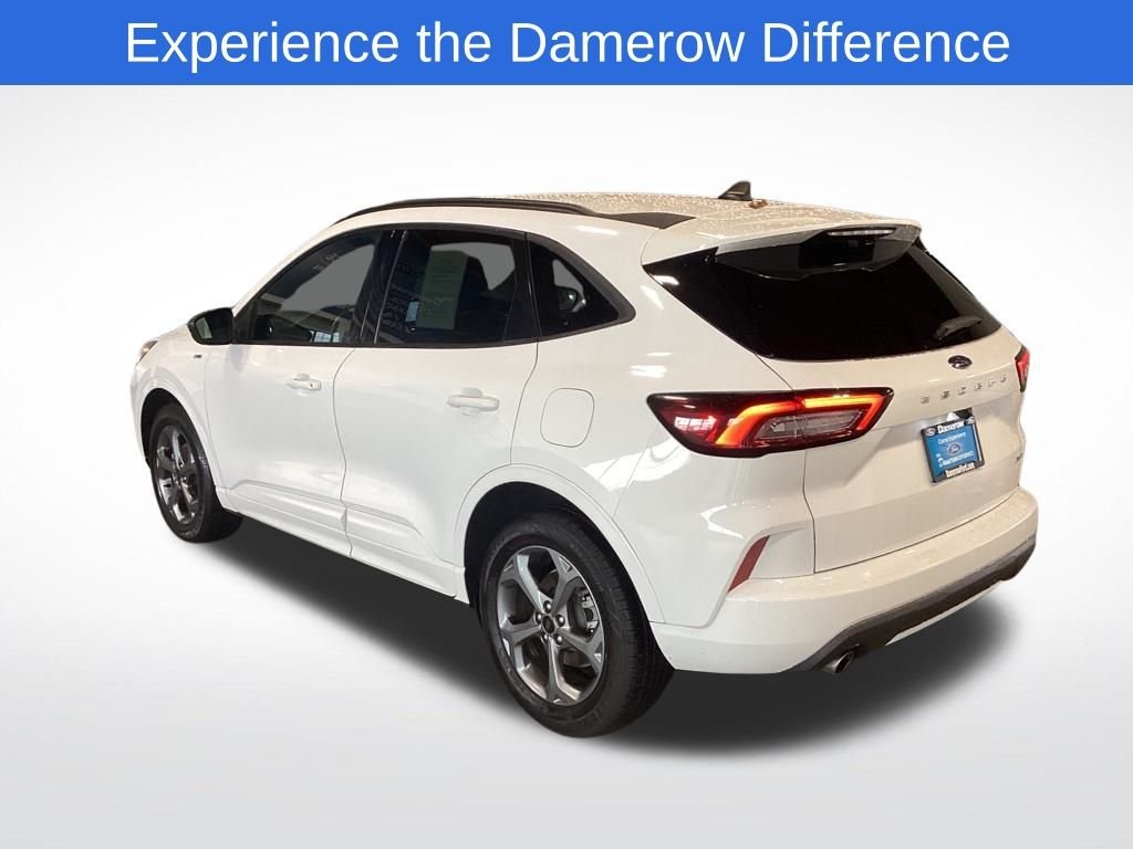 2023 Ford Escape ST-Line photo 2