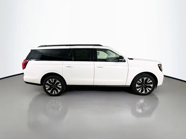 New 2027 Star White Metallic Tri-Coat Ford Platinum image 8