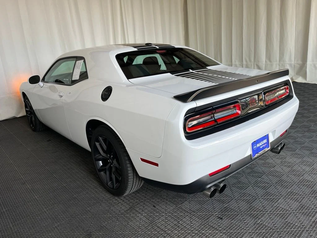 Used 2023 White Dodge SXT image 28