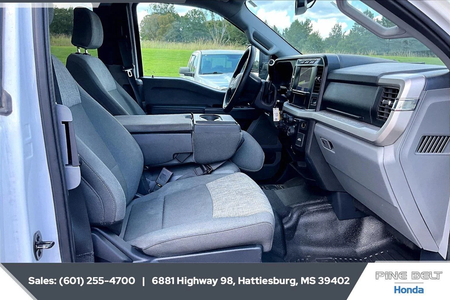 Used 2023 Oxford White Ford XLT image 6